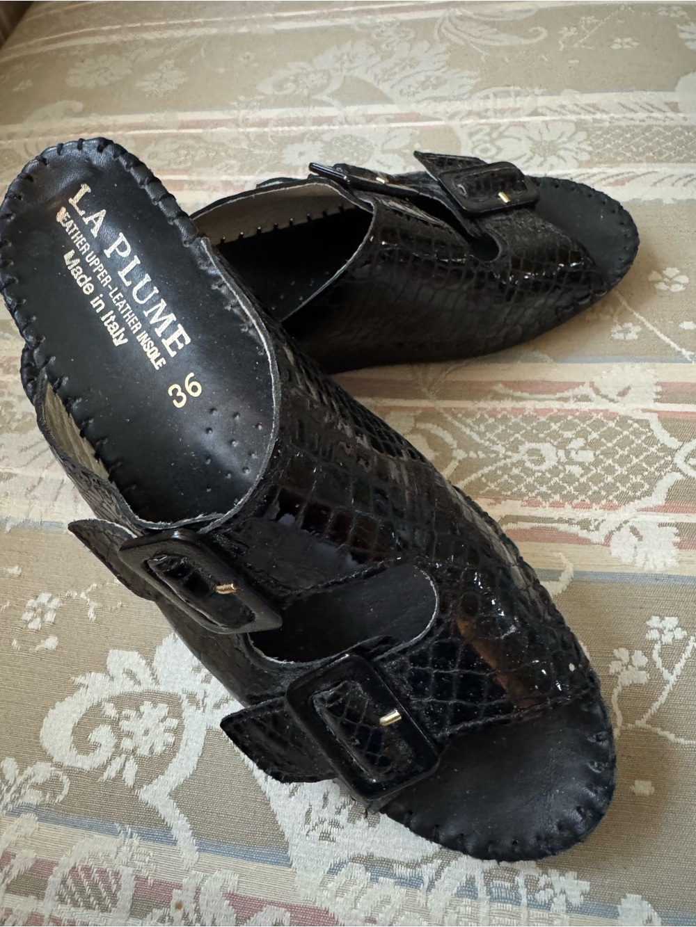 LA PLUME Black Croc-Embossed Leather Flat Mules